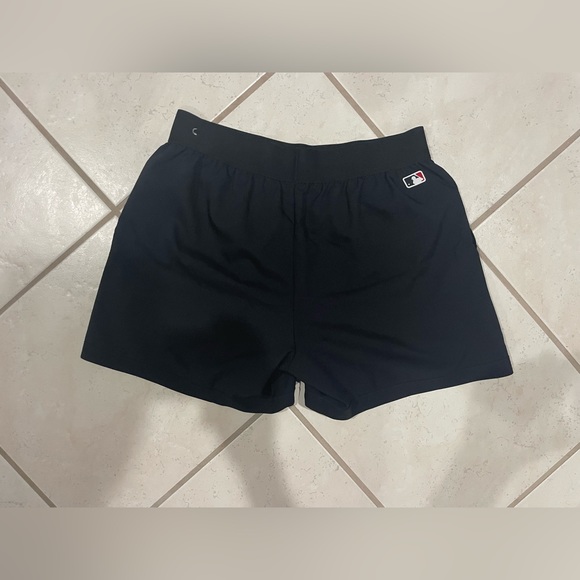 Women’s Nike Cleveland Guardians shorts - Picture 5 of 7
